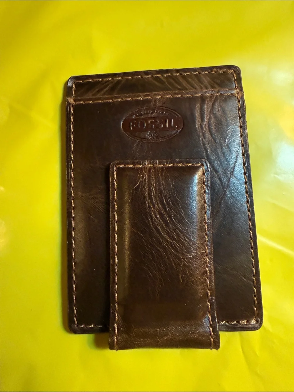 Fossil Men's Derrick RFID-Blocking Magnetic Card Case wallet dark brown leather
